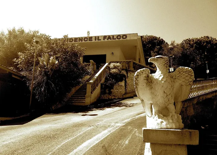 מלון דירות Il Falco 4*